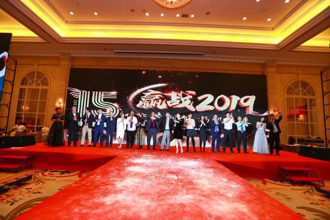 熱烈慶?!白兏飫?chuàng)新 揚帆未來”北京中成康富2019年合伙人年會勝利召開 熱烈慶祝“變革創(chuàng)新 揚帆未來”北京中成康富2019年合伙人年會勝利召開