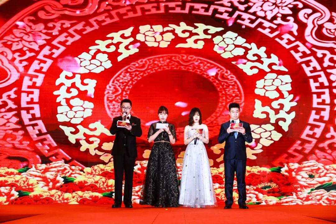 熱烈慶祝“變革創(chuàng)新 揚帆未來”北京中成康富2019年合伙人年會勝利召開 熱烈慶?!白兏飫?chuàng)新 揚帆未來”北京中成康富2019年合伙人年會勝利召開
